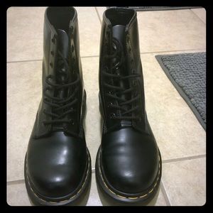 Black 8 hole Dr Marten